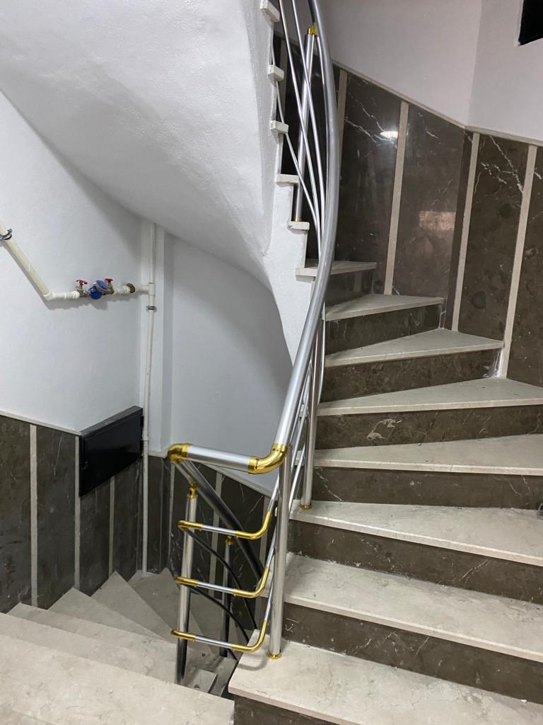 Merdiven pleksi korkuluk 44